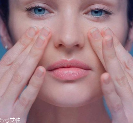 換季怎么補(bǔ)水最好 先拍后敷3步驟 換季怎么補(bǔ)水最好 先拍后敷3步驟