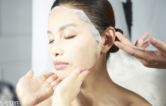 閉口粉刺敷面膜會(huì)好嗎 閉口粉刺敷面膜需注意 閉口粉刺敷面膜會(huì)好嗎 閉口粉刺敷面膜需注意