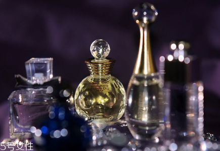 香水的保質(zhì)期是多久 過期的香水不能用 香水的保質(zhì)期是多久 過期的香水不能用