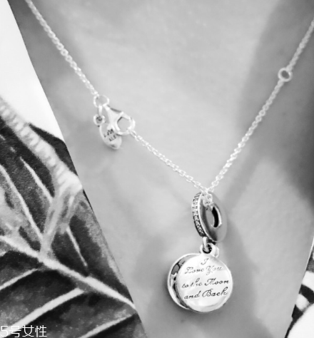 項(xiàng)鏈上纏上頭發(fā)怎么辦？項(xiàng)鏈纏上頭發(fā)怎么清理