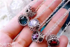 項鏈上的wk是什么意思？項鏈上wk代表什么含義