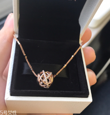 項(xiàng)鏈上有毛線怎么去除？項(xiàng)鏈上纏的毛線怎么清理