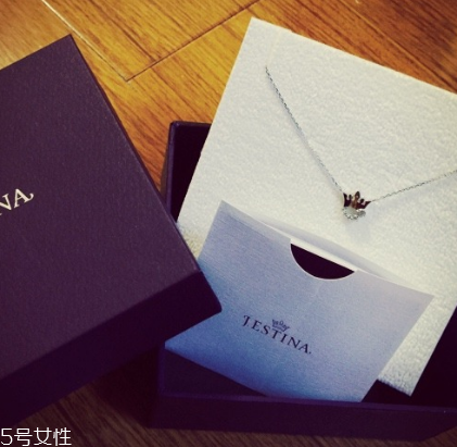 項(xiàng)鏈戴久了會(huì)變黑嗎？項(xiàng)鏈時(shí)間長了會(huì)變黑嗎