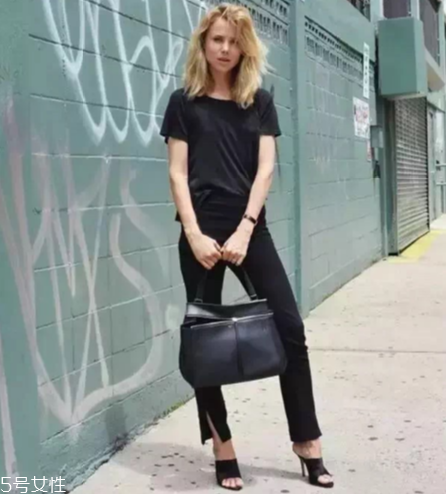 開叉褲子搭配什么上衣？開叉褲子搭配圖片