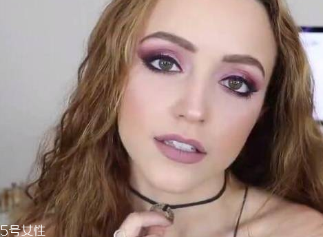 紫色妝容怎么畫 紫色妝容講解 紫色妝容怎么畫 紫色妝容講解