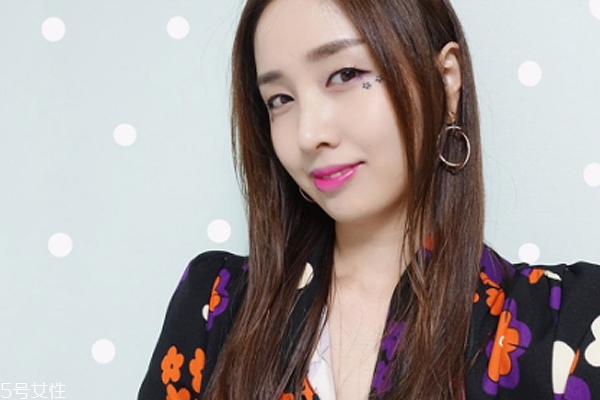 紫色妝容怎么畫 紫色妝容講解 紫色妝容怎么畫 紫色妝容講解