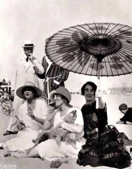 聞香水對孕婦有影響嗎 保存香水的方法 聞香水對孕婦有影響嗎 保存香水的方法