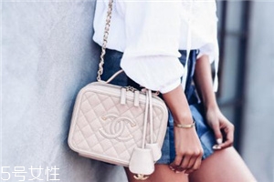 chanel相機(jī)包有哪幾種尺寸？香奈兒相機(jī)包尺寸多大