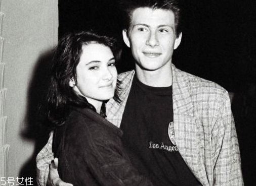 12星座2018年5月運(yùn)勢大解析 單身水瓶會陷入熱戀 12星座2018年5月運(yùn)勢大解析 單身水瓶會陷入熱戀