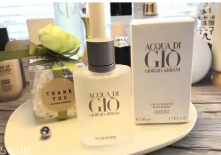 男生用什么香水比較好 男士香水選購(gòu)小技巧 男生用什么香水比較好 男士香水選購(gòu)小技巧