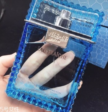 男生用什么香水比較好 男士香水選購(gòu)小技巧 男生用什么香水比較好 男士香水選購(gòu)小技巧