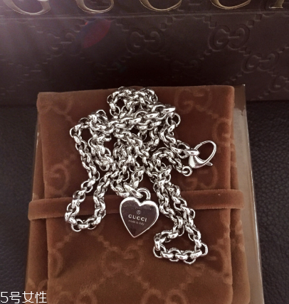 項(xiàng)鏈金色好看還是銀色好看？項(xiàng)鏈金色和銀色哪個(gè)好