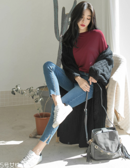 紅色t恤衫配什么外套？紅色t恤搭配外套技巧