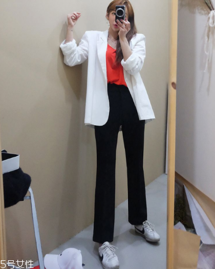 紅色t恤衫配什么外套？紅色t恤搭配外套技巧