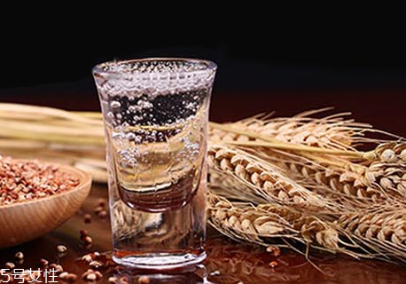 茅臺(tái)白金醬酒價(jià)格 茅臺(tái)白金醬酒多少錢(qián)一瓶