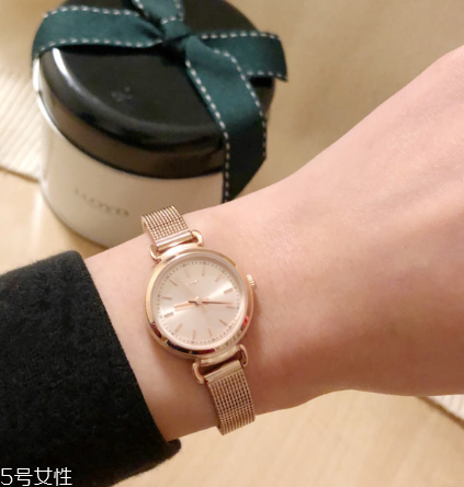 lloyd手表怎么調(diào)時間？lloyd手表調(diào)節(jié)時間方法