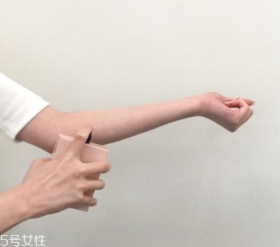 噴香水的技巧有哪些 噴香水的技巧有哪些