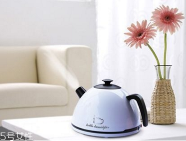 加濕器中能放香水嗎 加濕器中不能放什么 加濕器中能放香水嗎 加濕器中不能放什么