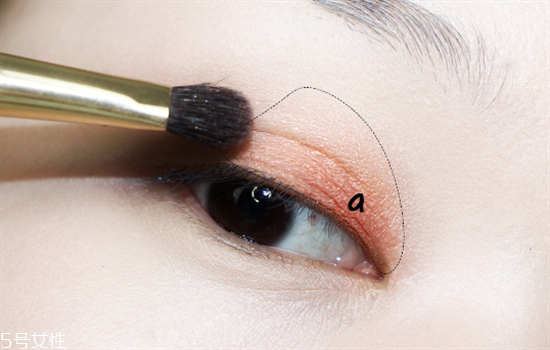 橘紅色眼影怎么畫 橘色眼妝畫法步驟圖 橘紅色眼影怎么畫 橘色眼妝畫法步驟圖