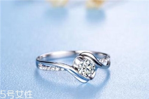 戒指可以戴中指嗎？戒指能不能戴在中指