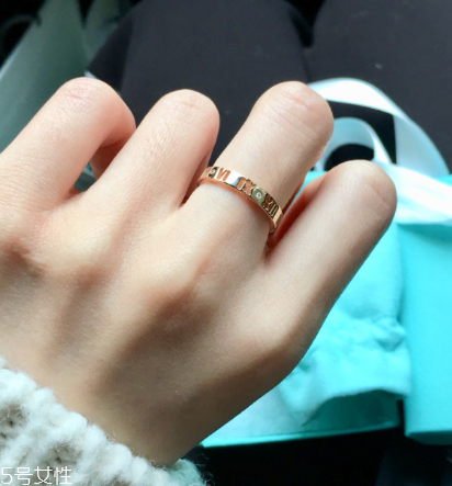 戒指可以戴食指嗎？戒指能不能戴在食指上？