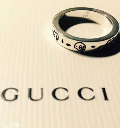 戒指可以戴左手嗎？戒指能不能戴在左手？