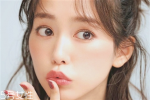 橘紅色眼影怎么畫 橘色眼妝畫法步驟圖 橘紅色眼影怎么畫 橘色眼妝畫法步驟圖