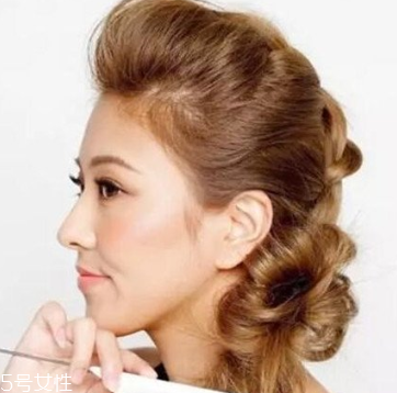 菠蘿辮自己怎么編好看 菠蘿辮自己編發(fā)方法 菠蘿辮自己怎么編好看 菠蘿辮自己編發(fā)方法