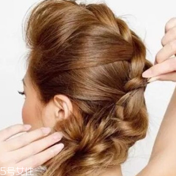 菠蘿辮自己怎么編好看 菠蘿辮自己編發(fā)方法 菠蘿辮自己怎么編好看 菠蘿辮自己編發(fā)方法