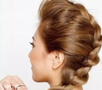 菠蘿辮自己怎么編好看 菠蘿辮自己編發(fā)方法 菠蘿辮自己怎么編好看 菠蘿辮自己編發(fā)方法