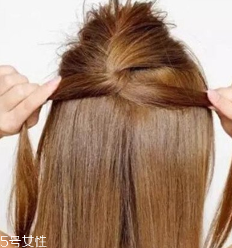 菠蘿辮自己怎么編好看 菠蘿辮自己編發(fā)方法 菠蘿辮自己怎么編好看 菠蘿辮自己編發(fā)方法