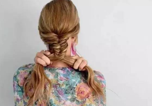 菠蘿辮自己怎么編好看 菠蘿辮自己編發(fā)方法 菠蘿辮自己怎么編好看 菠蘿辮自己編發(fā)方法