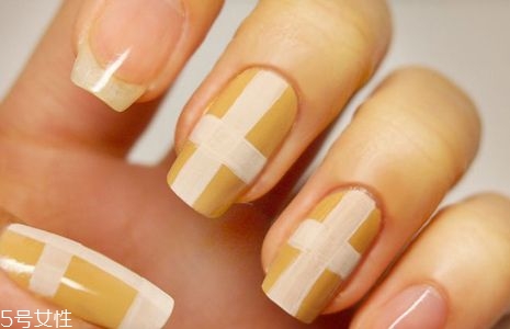 黃色條紋美甲教程 黃色系條紋美甲款式大全 黃色條紋美甲教程 黃色系條紋美甲款式大全