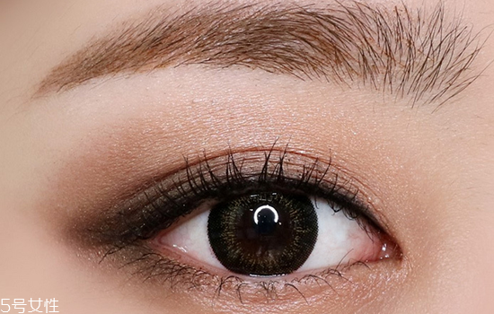 金棕色眼影怎么畫好看 棕色眼妝畫法 金棕色眼影怎么畫好看 棕色眼妝畫法