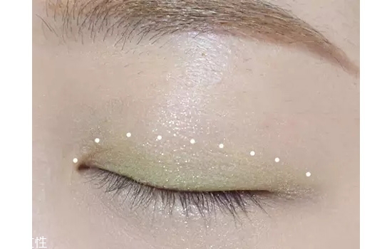 綠色眼影怎么畫好看 綠色眼妝的畫法教程圖解 綠色眼影怎么畫好看 綠色眼妝的畫法教程圖解
