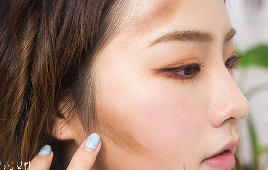 金色眼妝怎么畫好看 夏日混血妝妝容教程圖解 金色眼妝怎么畫好看 夏日混血妝妝容教程圖解