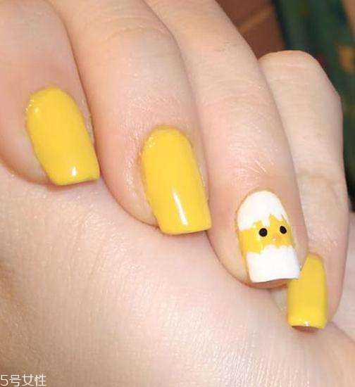 黃色條紋美甲教程 黃色系條紋美甲款式大全 黃色條紋美甲教程 黃色系條紋美甲款式大全