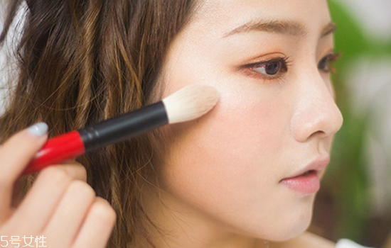 金色眼妝怎么畫好看 夏日混血妝妝容教程圖解 金色眼妝怎么畫好看 夏日混血妝妝容教程圖解