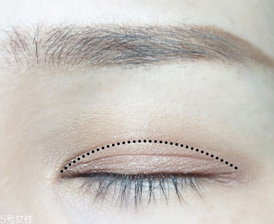 金色眼妝怎么畫好看 夏日混血妝妝容教程圖解 金色眼妝怎么畫好看 夏日混血妝妝容教程圖解