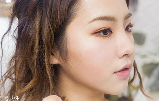 金色眼妝怎么畫好看 夏日混血妝妝容教程圖解 金色眼妝怎么畫好看 夏日混血妝妝容教程圖解