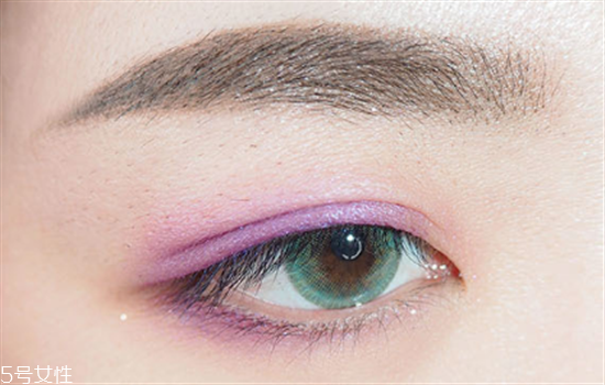 夜店眼妝教程圖片 紫色系眼妝畫(huà)法步驟教程 夜店眼妝教程圖片 紫色系眼妝畫(huà)法步驟教程