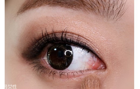 金棕色眼影怎么畫好看 棕色眼妝畫法 金棕色眼影怎么畫好看 棕色眼妝畫法