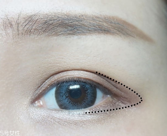 金色眼妝怎么畫好看 夏日混血妝妝容教程圖解 金色眼妝怎么畫好看 夏日混血妝妝容教程圖解