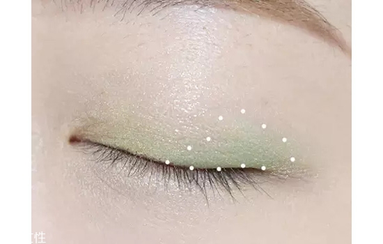 綠色眼影怎么畫好看 綠色眼妝的畫法教程圖解 綠色眼影怎么畫好看 綠色眼妝的畫法教程圖解
