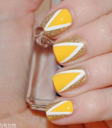 黃色條紋美甲教程 黃色系條紋美甲款式大全 黃色條紋美甲教程 黃色系條紋美甲款式大全