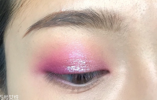 夜店眼妝教程圖片 紫色系眼妝畫(huà)法步驟教程 夜店眼妝教程圖片 紫色系眼妝畫(huà)法步驟教程