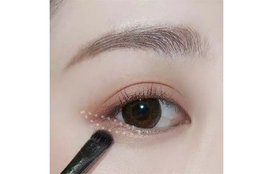 綠色眼影怎么畫好看 綠色眼妝的畫法教程圖解 綠色眼影怎么畫好看 綠色眼妝的畫法教程圖解