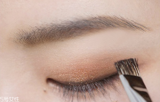 金色眼妝怎么畫好看 夏日混血妝妝容教程圖解 金色眼妝怎么畫好看 夏日混血妝妝容教程圖解