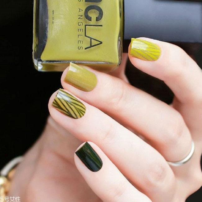 黃色條紋美甲教程 黃色系條紋美甲款式大全 黃色條紋美甲教程 黃色系條紋美甲款式大全
