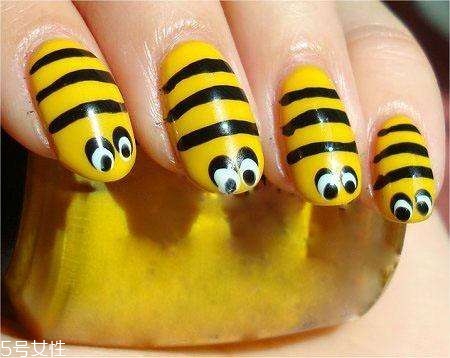 黃色條紋美甲教程 黃色系條紋美甲款式大全 黃色條紋美甲教程 黃色系條紋美甲款式大全